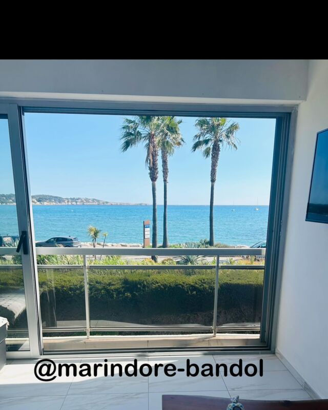☀️ Bonjour depuis Marindore Bandol 🌊✨
Un petit coin de paradis face à la mer pour échapper à la grisaille 🌅. Rien de tel qu’un lever de soleil méditerranéen pour commencer la journée 🌴.

🌊 Personnes en quête d’évasion ? Venez déconnecter avec nous, ici à Bandol, et profitez de l’air marin, des plages, et du calme du Sud 💙.

➡️ Direction la Méditerranée, on vous attend pour une parenthèse ensoleillée !

#Bandol #VueMer #MarindoreBandol #AppartementVueMer #EscapadeSud #VacancesBandol #ParisEvasion #ByeByeParis #TrainParisBandol #EvasionParfaite #SudisteDansLÂme #VacancesSudDeLaFrance #ProvenceEscapade #SoleilDuSud #PlageBandol #SudPourParisiens #ParisVsProvence #FarnienteBandol #ParisGetaway #ÉtéMéditerranéen #VacancesAuCalme #AirMarin #SunnyEscape #ParisiensVoyagent #FrenchRivieraTrip #SudDeFranceMoments #azurescapade
