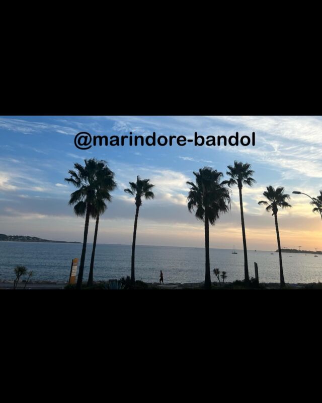 🌅 Excellente soirée à Marindore Bandol 🌊✨
Profiter d’une vue imprenable sur la mer depuis cet appartement de rêve, c’est ça le bonheur simple 💙☀️. Un endroit parfait pour se ressourcer et vivre des instants magiques face à la Méditerranée. 🏖️🕯️ Que vous veniez de Lyon ou d’ailleurs, le dépaysement est garanti. 😌🌸

Réservez dès maintenant votre séjour à Marindore Bandol et laissez-vous séduire par ce cadre idyllique… À bientôt sur la Côte d’Azur ! 🌴🌊

#Bandol #MarindoreBandol #VueMer #VacancesBandol #CotedAzur #WeekendBandol #VacancesEnProvence #SouthOfFrance #FrenchRiviera #LyonnaisVoyageurs #LyonToBandol #VueMerExceptionnelle #ProvenceAlpesCotedAzur #DestinationDeRêve #BandolPlage #MediterraneanEscape #LyonnaisEnVacances #LyonVoyageur #LyonBandol #CoteDAzurVacances #SejourDeRêve #LocationVueMer #RelaxationTotale #LyonToCoteDAzur #bandolmoment